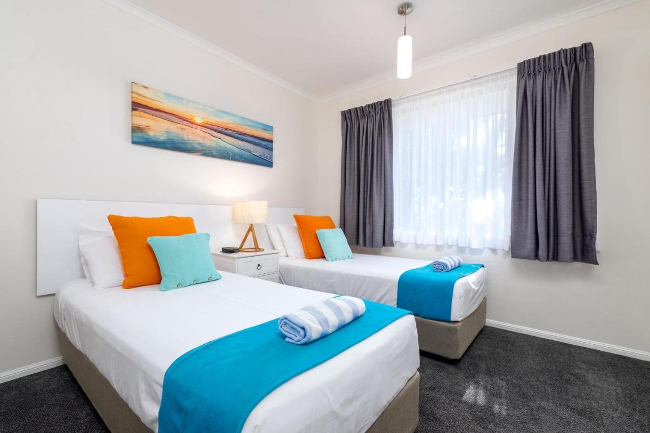Seascape Holidays At Reef Terraces On St Crispins 道格拉斯港 外观 照片
